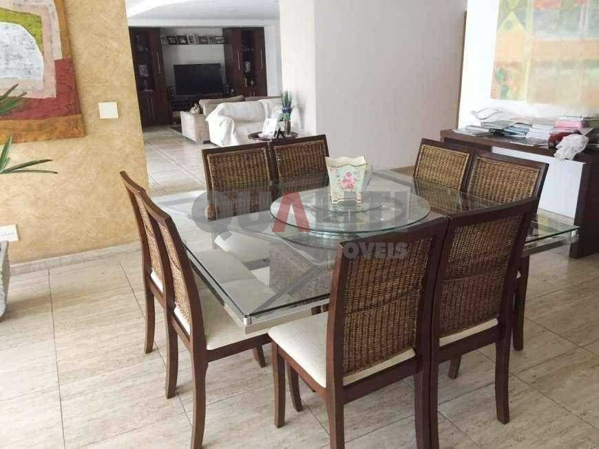 Casa com 6 Quartos e 4 banheiros à Venda em Moema