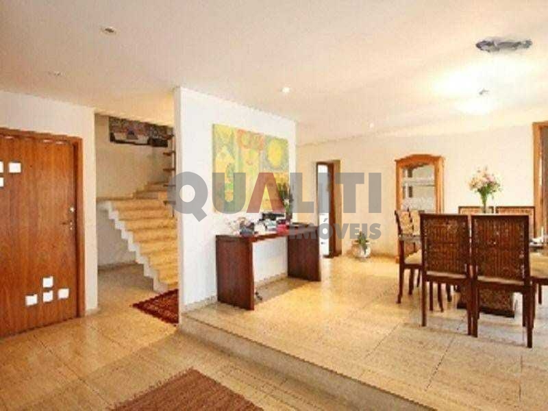 Casa com 6 Quartos e 4 banheiros à Venda em Moema