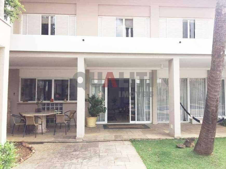 Casa com 6 Quartos e 4 banheiros à Venda em Moema