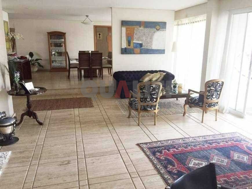 Casa com 6 Quartos e 4 banheiros à Venda em Moema