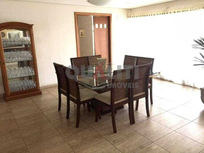 Casa com 6 Quartos e 4 banheiros à Venda em Moema