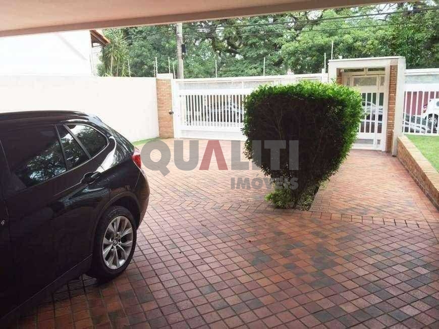 Casa com 6 Quartos e 4 banheiros à Venda em Moema