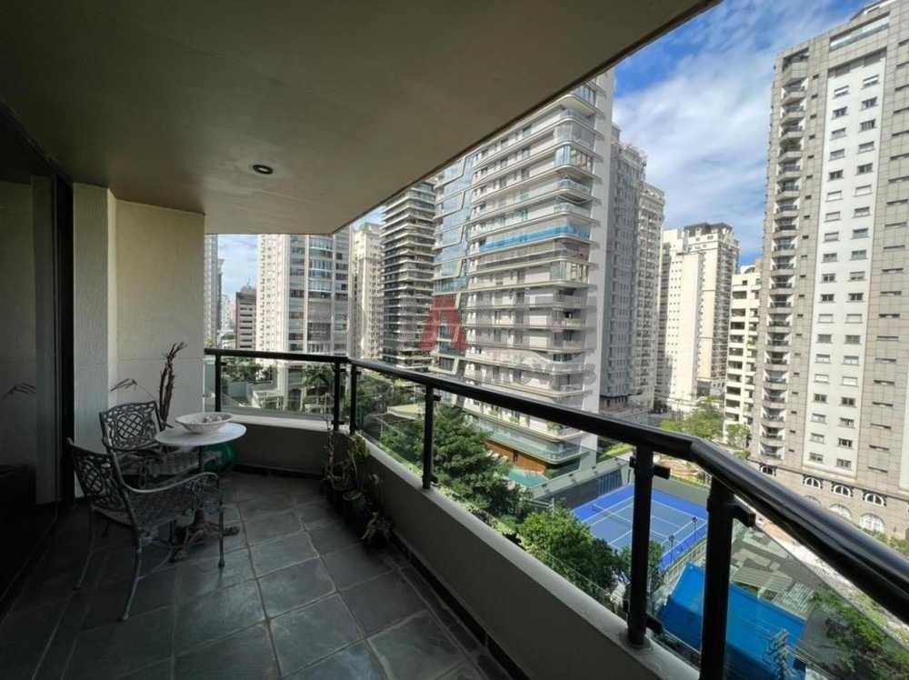 Apartamento com 3 suítes de Alto Padrão Lazer Completo a venda em Itaim Bibi