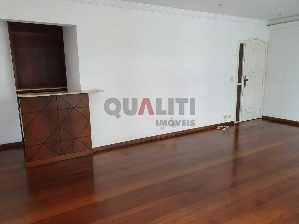 Apartamento à venda no Campo Belo com 3 dormitórios, 1 suíte e 2 vagas de garagem