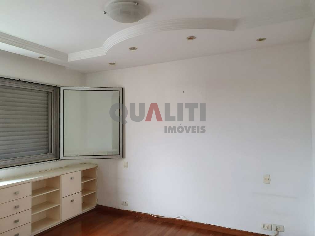 Apartamento à venda no Campo Belo com 3 dormitórios, 1 suíte e 2 vagas de garagem