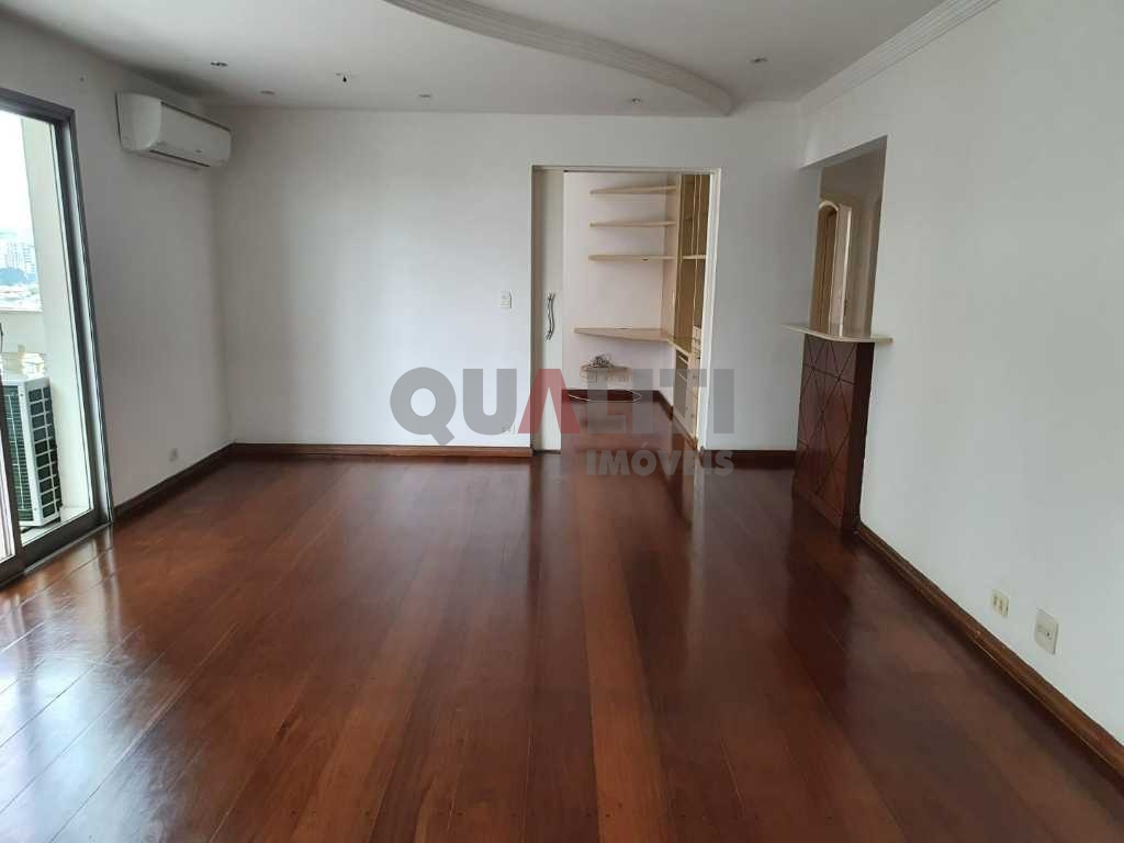 Apartamento à venda no Campo Belo com 3 dormitórios, 1 suíte e 2 vagas de garagem
