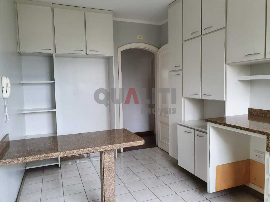 Apartamento à venda no Campo Belo com 3 dormitórios, 1 suíte e 2 vagas de garagem