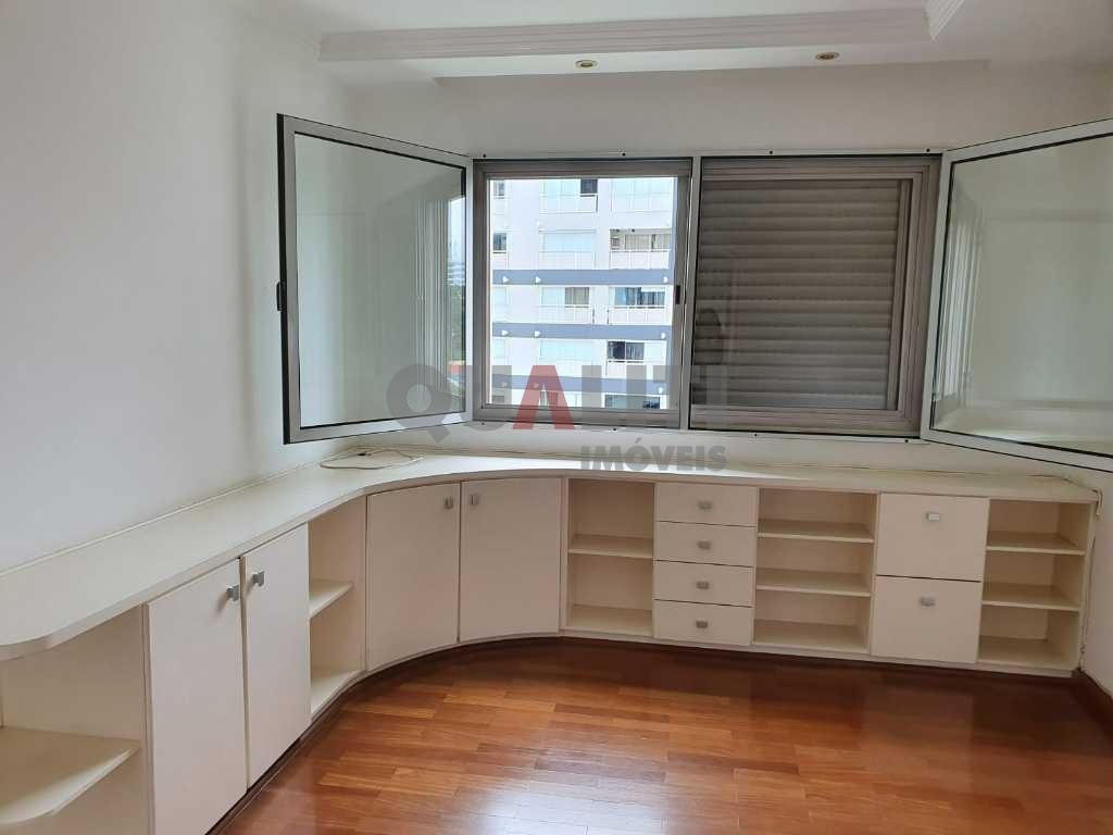 Apartamento à venda no Campo Belo com 3 dormitórios, 1 suíte e 2 vagas de garagem