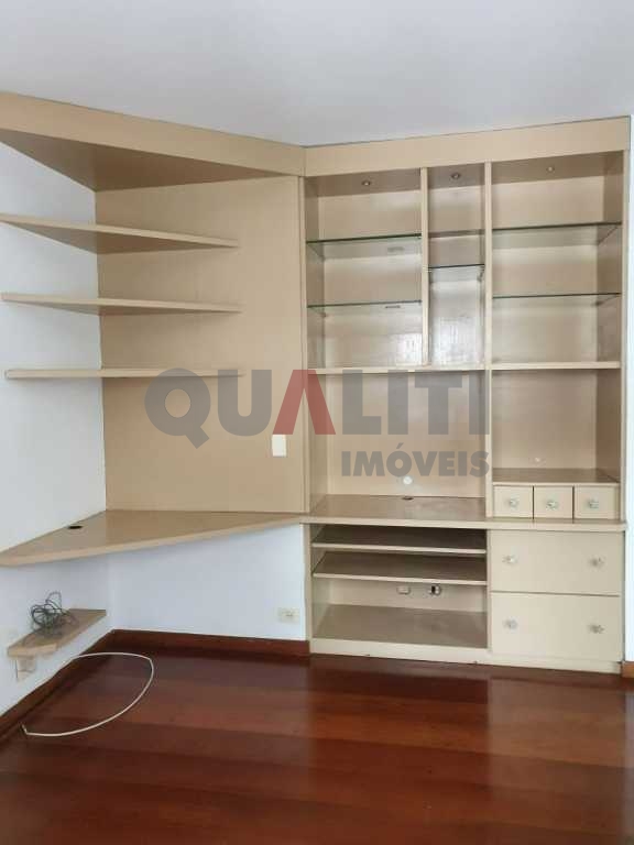 Apartamento à venda no Campo Belo com 3 dormitórios, 1 suíte e 2 vagas de garagem
