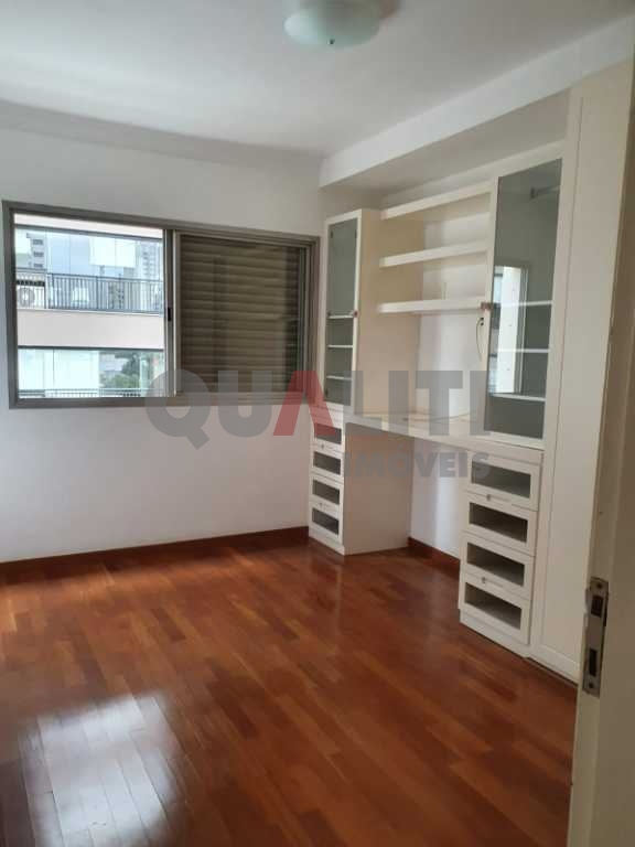 Apartamento à venda no Campo Belo com 3 dormitórios, 1 suíte e 2 vagas de garagem
