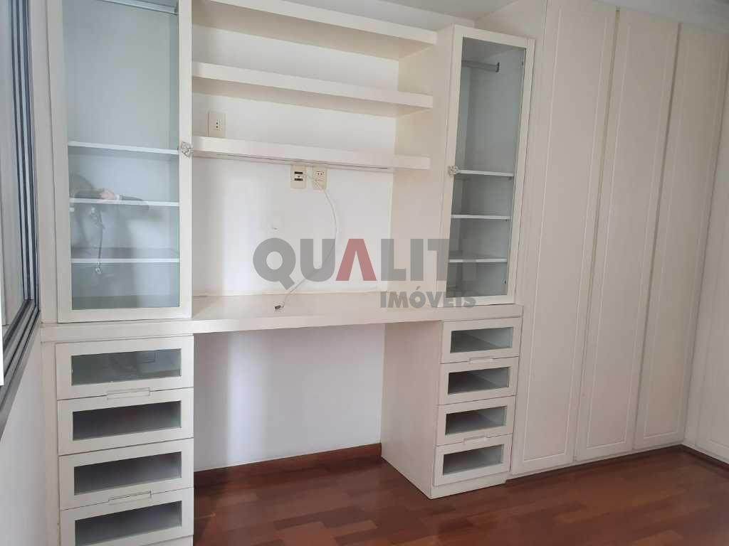 Apartamento à venda no Campo Belo com 3 dormitórios, 1 suíte e 2 vagas de garagem
