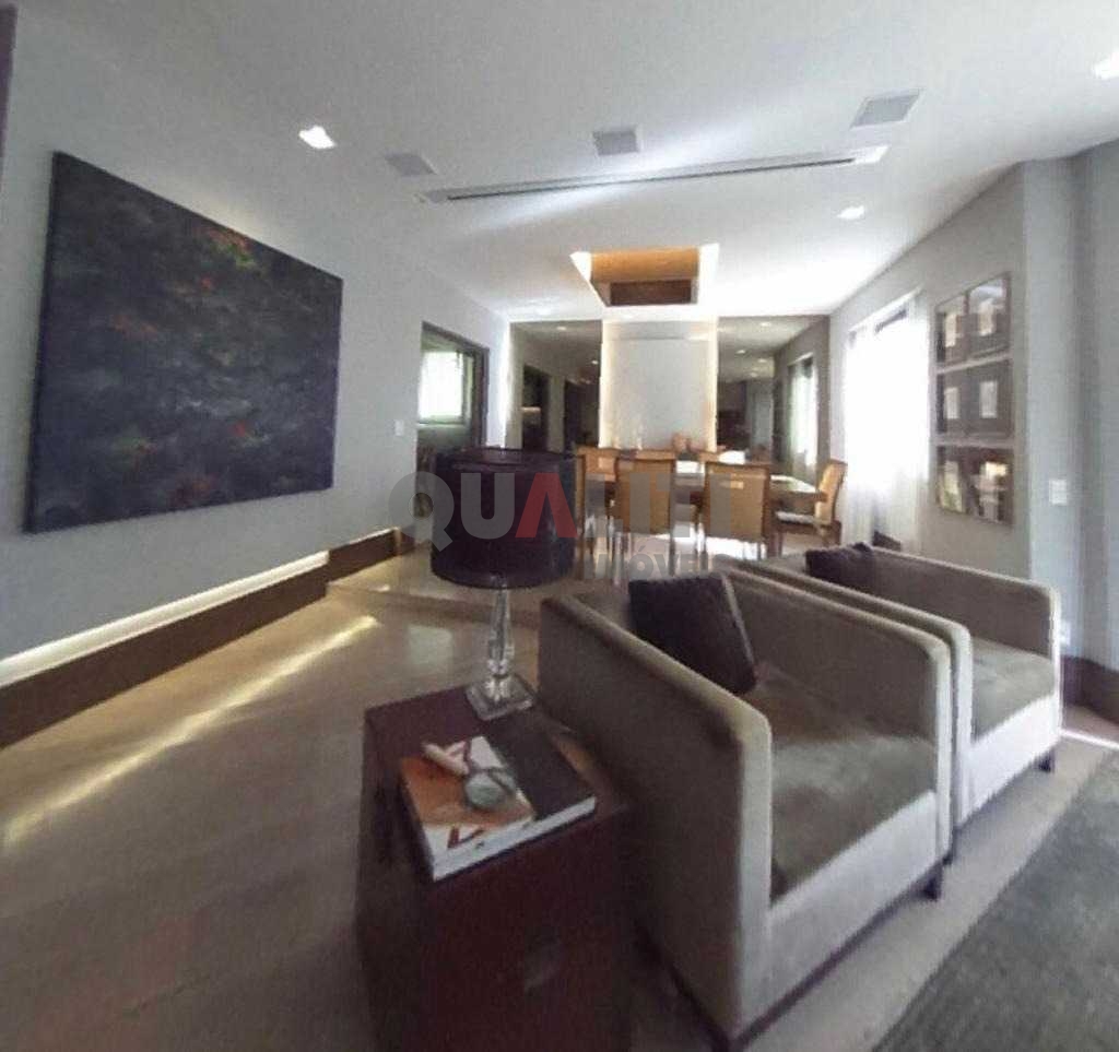 Apartamento à venda com 220m² mobiliado com 4 dormitórios, 3 suítes sendo 1 por andar, no Campo Belo.