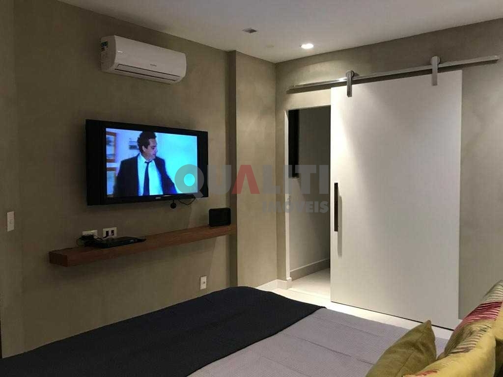 Apartamento à venda com 220m² mobiliado com 4 dormitórios, 3 suítes sendo 1 por andar, no Campo Belo.