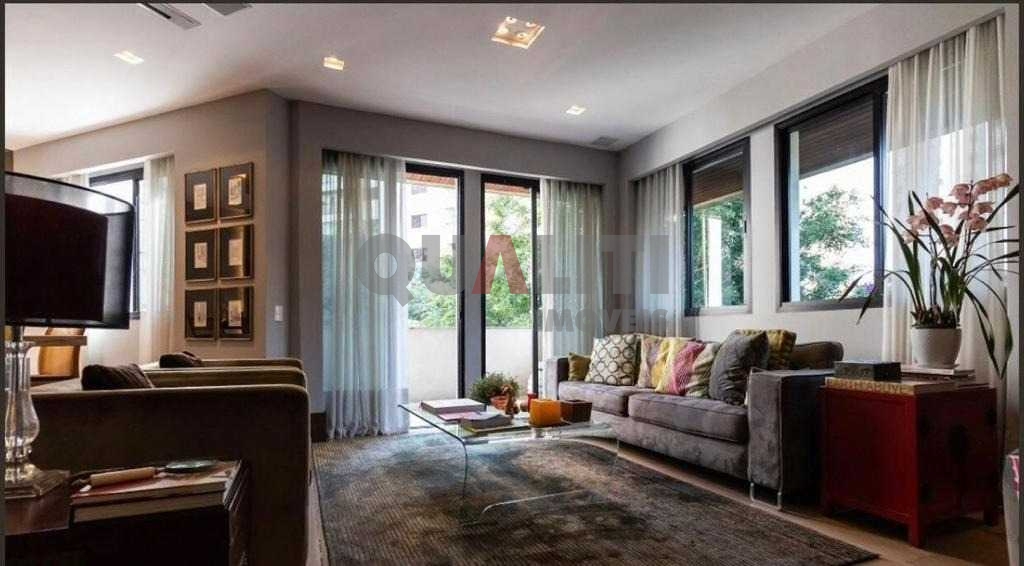 Apartamento à venda com 220m² mobiliado com 4 dormitórios, 3 suítes sendo 1 por andar, no Campo Belo.