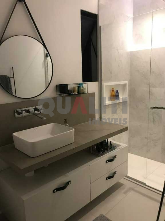 Apartamento à venda com 220m² mobiliado com 4 dormitórios, 3 suítes sendo 1 por andar, no Campo Belo.