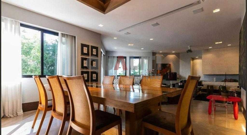 Apartamento à venda com 220m² mobiliado com 4 dormitórios, 3 suítes sendo 1 por andar, no Campo Belo.