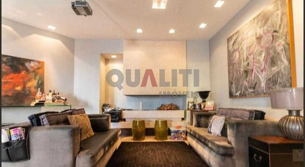 Apartamento à venda com 220m² mobiliado com 4 dormitórios, 3 suítes sendo 1 por andar, no Campo Belo.