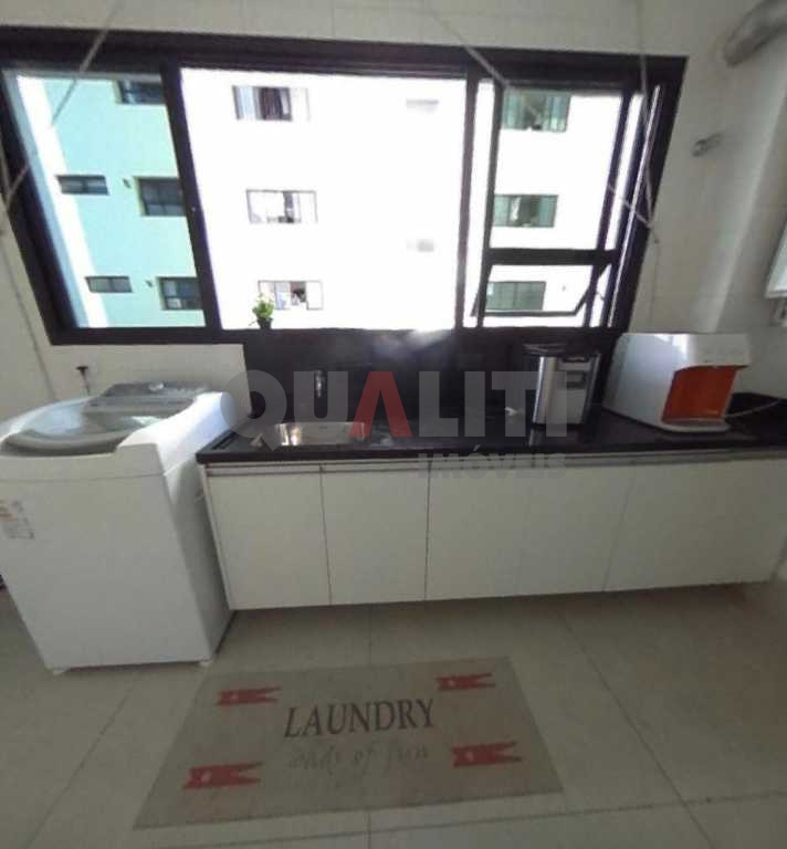 Apartamento à venda com 220m² mobiliado com 4 dormitórios, 3 suítes sendo 1 por andar, no Campo Belo.