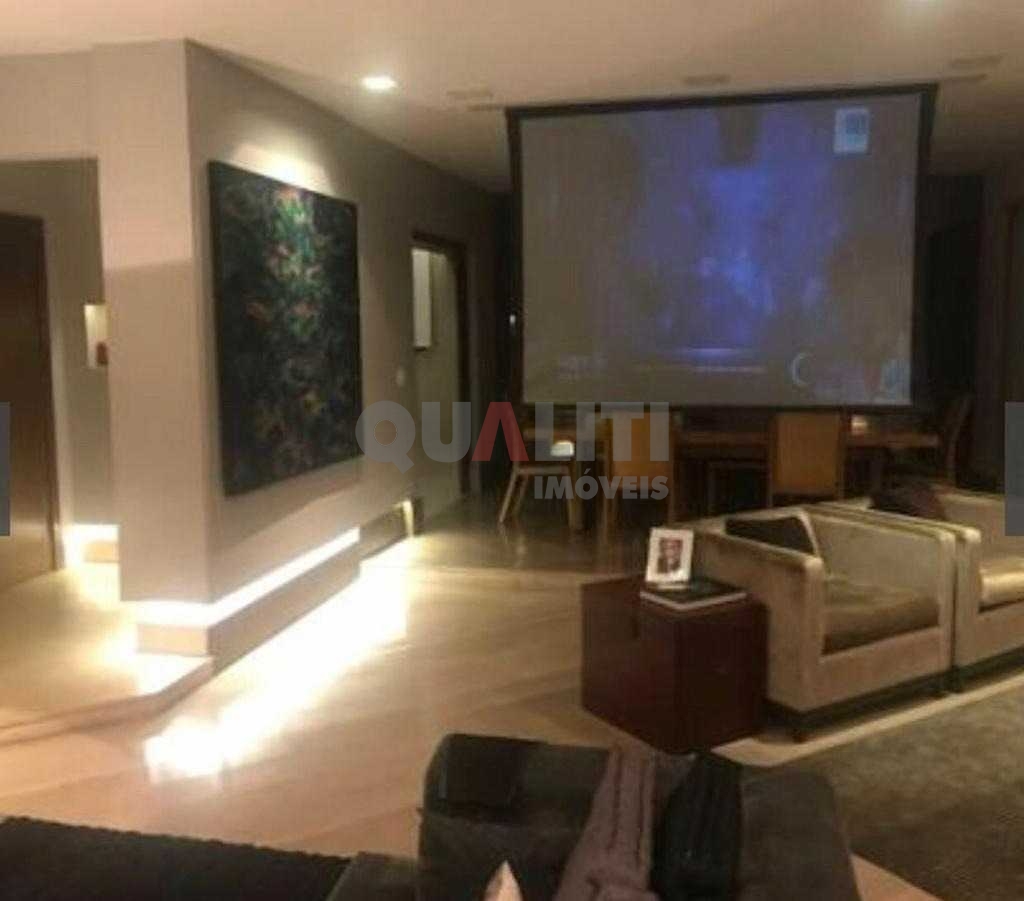 Apartamento à venda com 220m² mobiliado com 4 dormitórios, 3 suítes sendo 1 por andar, no Campo Belo.