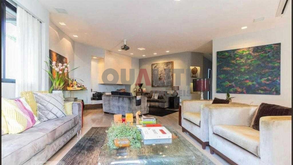 Apartamento à venda com 220m² mobiliado com 4 dormitórios, 3 suítes sendo 1 por andar, no Campo Belo.