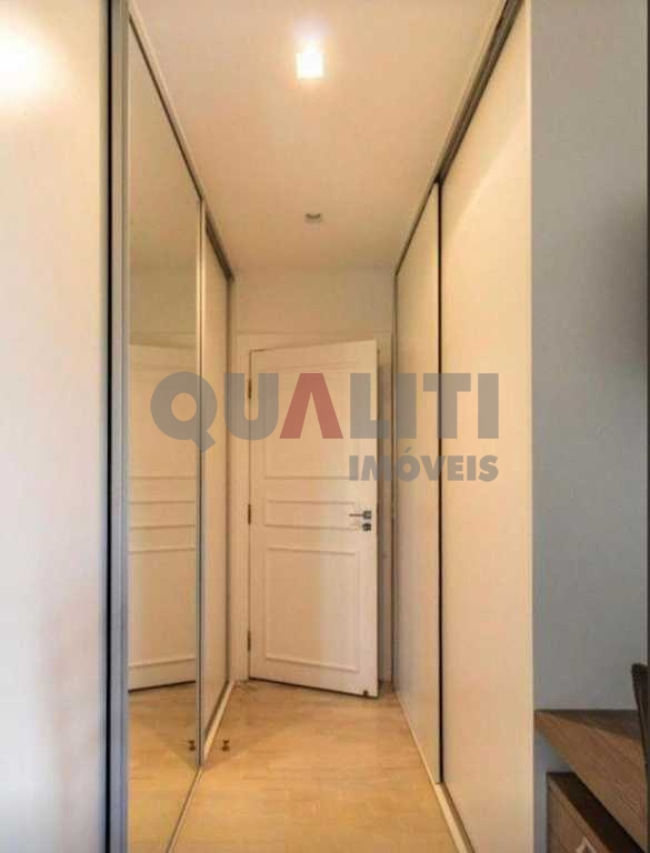 Apartamento à venda com 220m² mobiliado com 4 dormitórios, 3 suítes sendo 1 por andar, no Campo Belo.