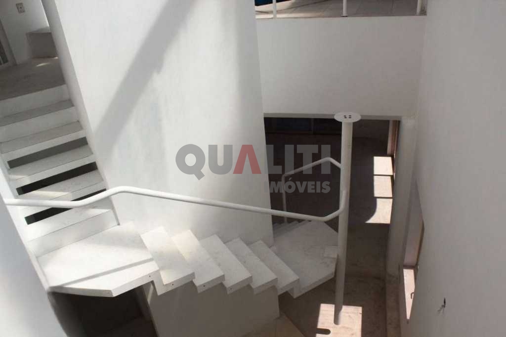 Tríplex em Cobertura de Alto Padrão com 3 suítes a venda em Higienópolis