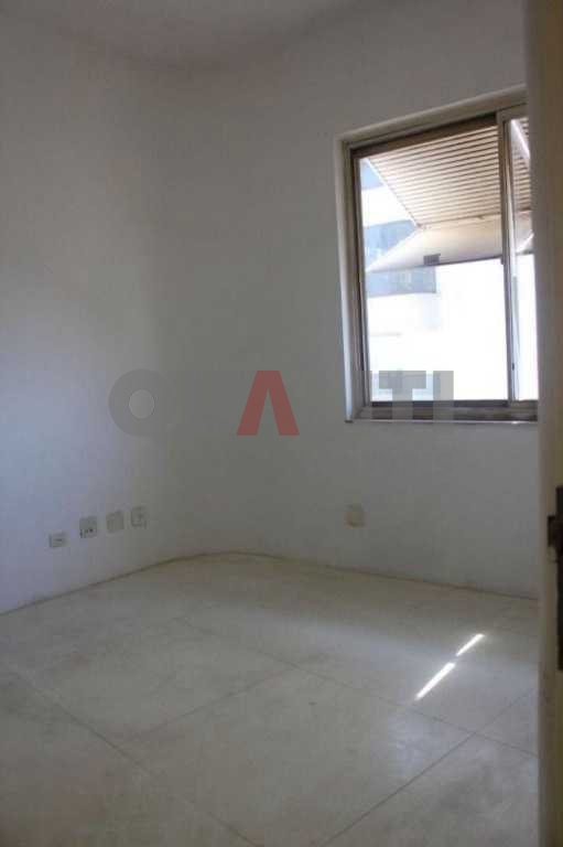 Tríplex em Cobertura de Alto Padrão com 3 suítes a venda em Higienópolis
