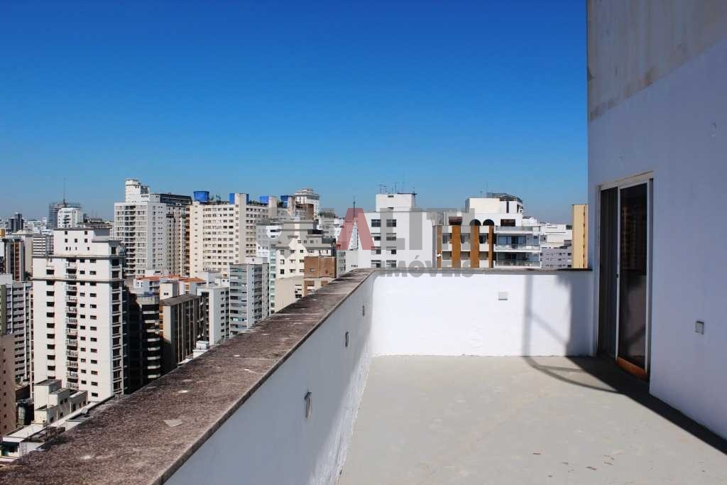 Tríplex em Cobertura de Alto Padrão com 3 suítes a venda em Higienópolis