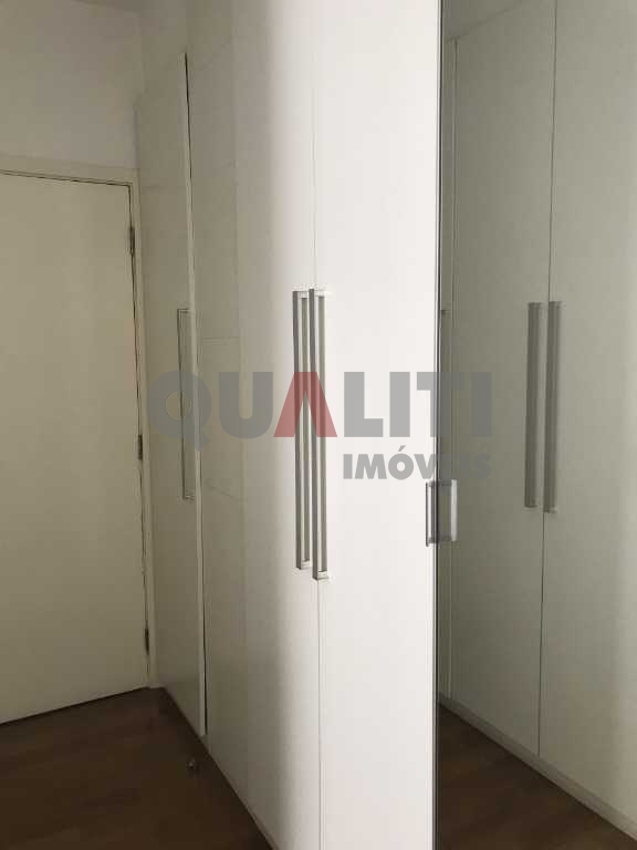Apartamento para venda no Campo Belo em edifício moderno com 136 m²priv, 3 suítes, terraço gourmet, lazer completo e baixa taxa de condomínio, oportunidade!!