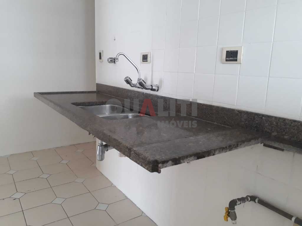 Cobertura duplex para venda em Moema, fora da rota, com 240 m², 3 dormitórios, 3 vagas de garagem, terraço com piscina, sauna e churrasqueira, lazer completo.