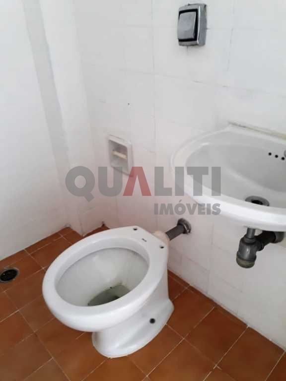 Cobertura duplex para venda em Moema, fora da rota, com 240 m², 3 dormitórios, 3 vagas de garagem, terraço com piscina, sauna e churrasqueira, lazer completo.