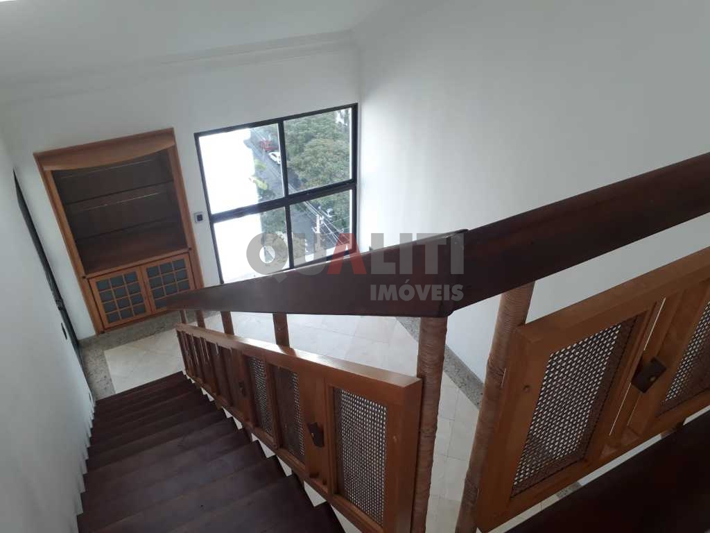Cobertura duplex para venda em Moema, fora da rota, com 240 m², 3 dormitórios, 3 vagas de garagem, terraço com piscina, sauna e churrasqueira, lazer completo.