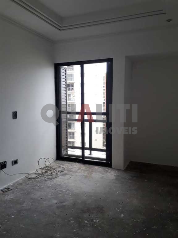 Cobertura duplex para venda em Moema, fora da rota, com 240 m², 3 dormitórios, 3 vagas de garagem, terraço com piscina, sauna e churrasqueira, lazer completo.