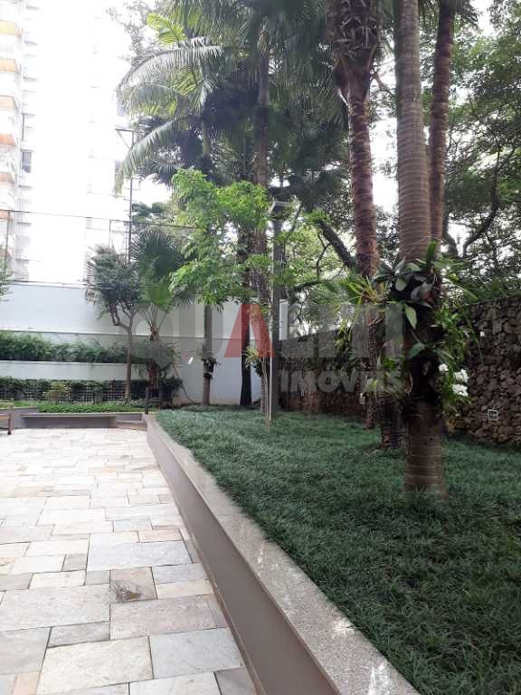 Cobertura duplex para venda em Moema, fora da rota, com 240 m², 3 dormitórios, 3 vagas de garagem, terraço com piscina, sauna e churrasqueira, lazer completo.