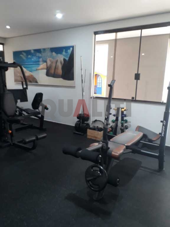 Cobertura duplex para venda em Moema, fora da rota, com 240 m², 3 dormitórios, 3 vagas de garagem, terraço com piscina, sauna e churrasqueira, lazer completo.
