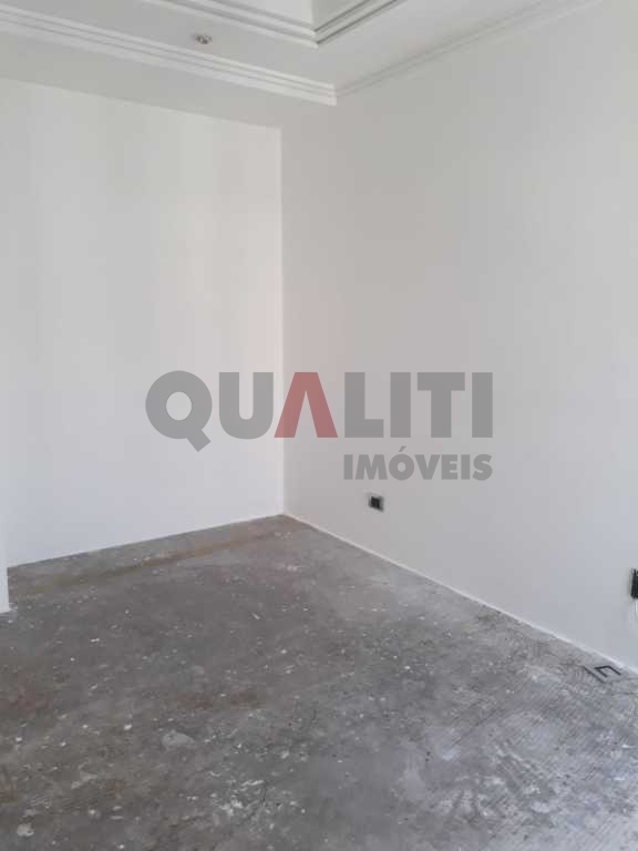 Cobertura duplex para venda em Moema, fora da rota, com 240 m², 3 dormitórios, 3 vagas de garagem, terraço com piscina, sauna e churrasqueira, lazer completo.
