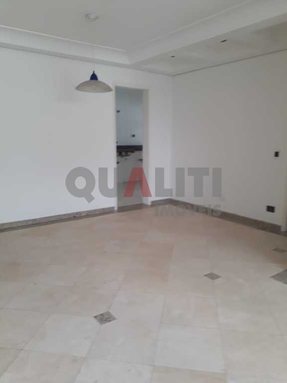 Cobertura duplex para venda em Moema, fora da rota, com 240 m², 3 dormitórios, 3 vagas de garagem, terraço com piscina, sauna e churrasqueira, lazer completo.