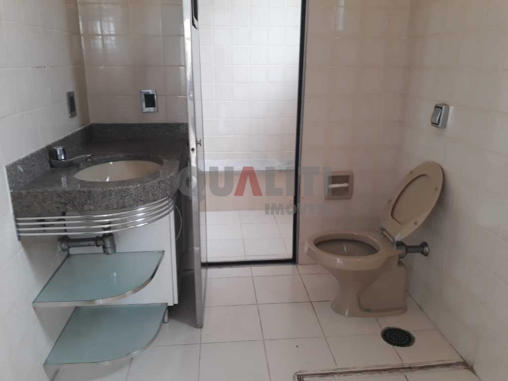 Cobertura duplex para venda em Moema, fora da rota, com 240 m², 3 dormitórios, 3 vagas de garagem, terraço com piscina, sauna e churrasqueira, lazer completo.