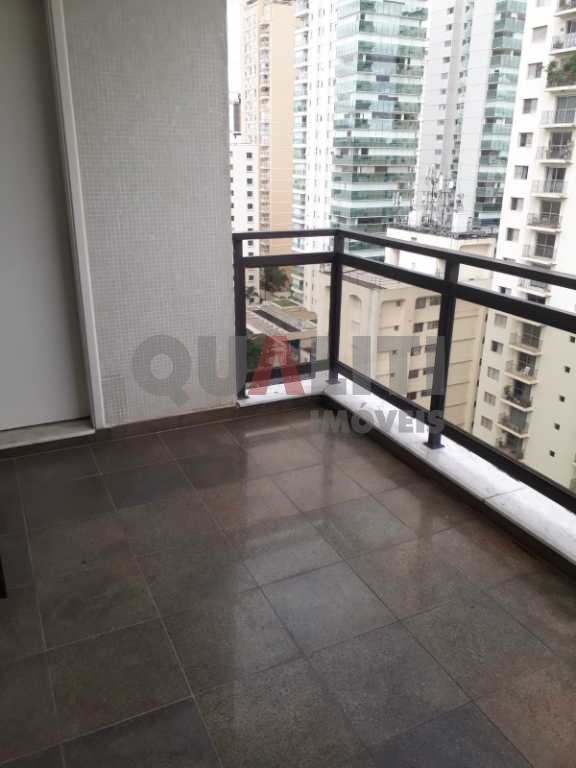 Cobertura duplex para venda em Moema, fora da rota, com 240 m², 3 dormitórios, 3 vagas de garagem, terraço com piscina, sauna e churrasqueira, lazer completo.