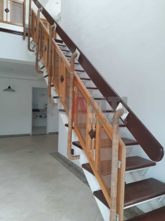 Cobertura duplex para venda em Moema, fora da rota, com 240 m², 3 dormitórios, 3 vagas de garagem, terraço com piscina, sauna e churrasqueira, lazer completo.