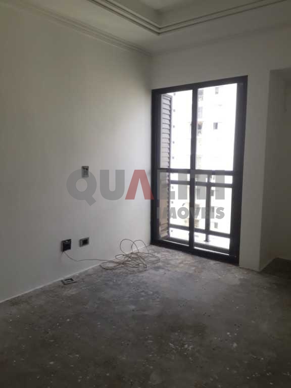 Cobertura duplex para venda em Moema, fora da rota, com 240 m², 3 dormitórios, 3 vagas de garagem, terraço com piscina, sauna e churrasqueira, lazer completo.