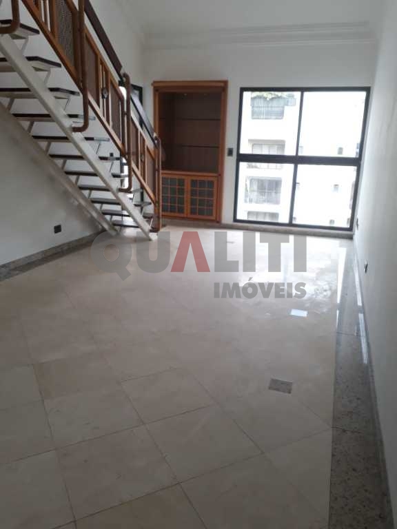 Cobertura duplex para venda em Moema, fora da rota, com 240 m², 3 dormitórios, 3 vagas de garagem, terraço com piscina, sauna e churrasqueira, lazer completo.