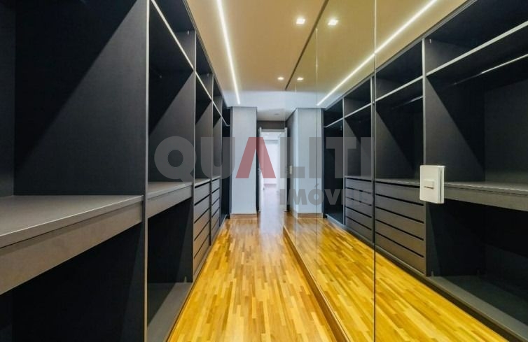 Cobertura para venda com 280 m², 3 suítes, 1 master, closet, piscina, varanda gourmet, 4 vagas no Campo Belo com área de lazer incrível!