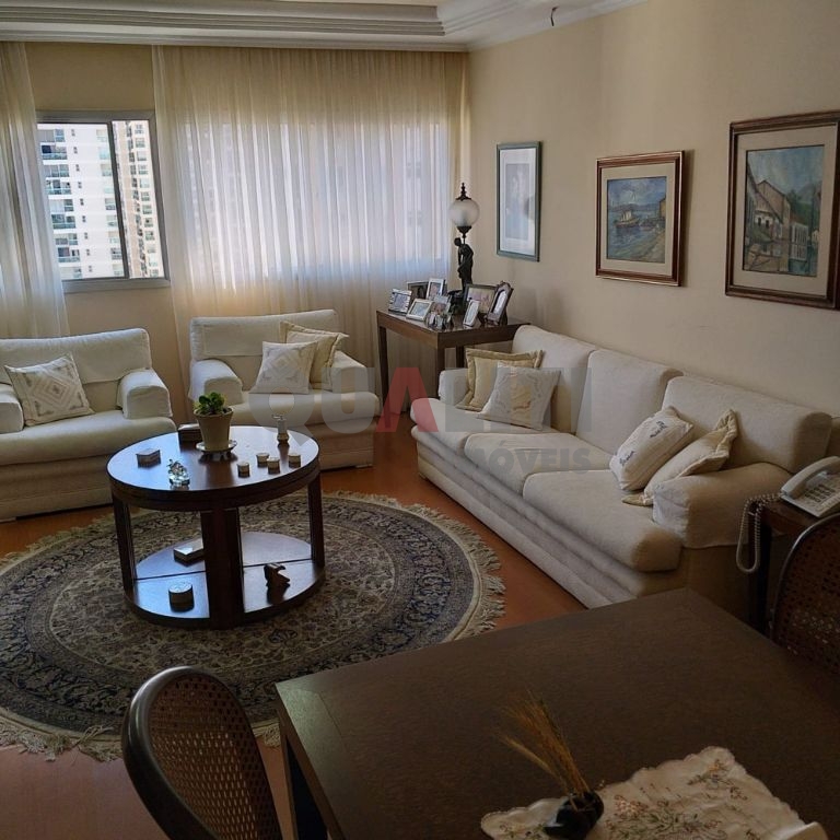 Apartamento Amplo com 4 suítes à venda no Campo Belo