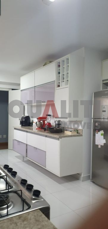 Apartamento à venda no Condomínio IEPE com 3 suítes, lazer completo, vista eterna para o São Paulo Golf clube