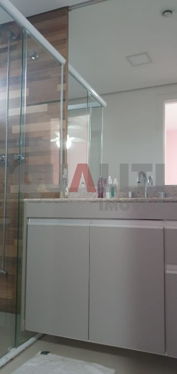 Apartamento à venda no Condomínio IEPE com 3 suítes, lazer completo, vista eterna para o São Paulo Golf clube