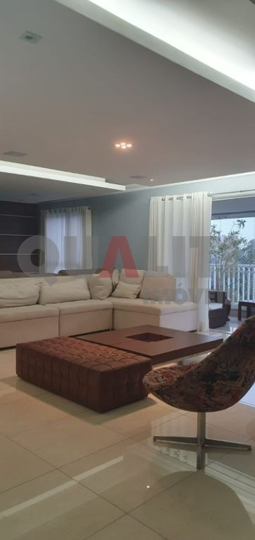 Apartamento à venda no Condomínio IEPE com 3 suítes, lazer completo, vista eterna para o São Paulo Golf clube