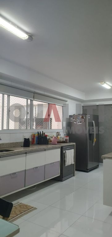 Apartamento à venda no Condomínio IEPE com 3 suítes, lazer completo, vista eterna para o São Paulo Golf clube