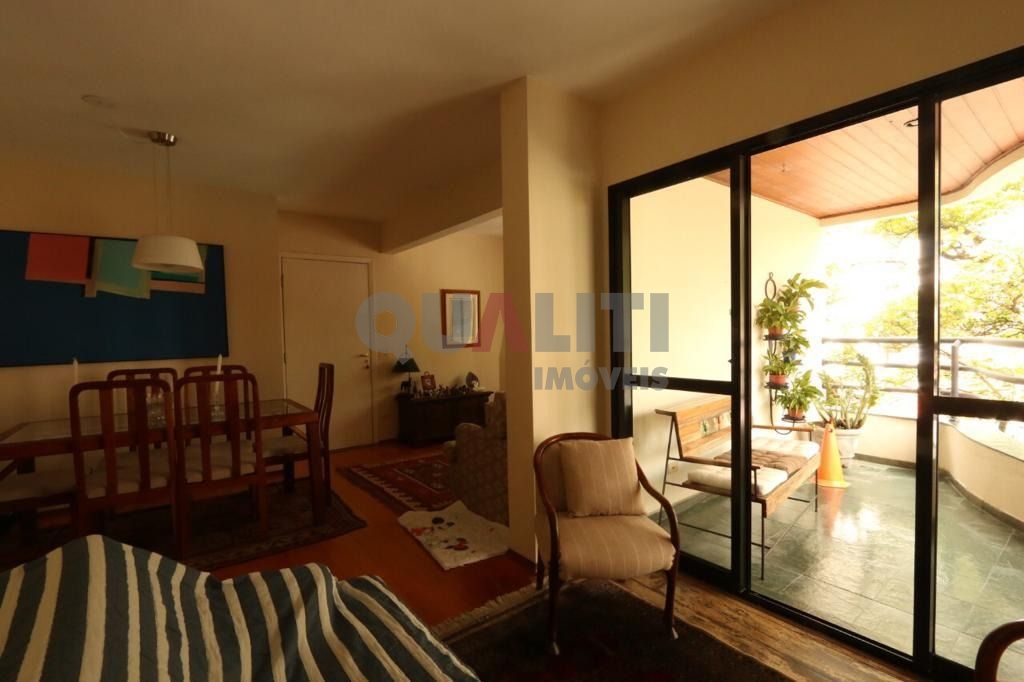 Apartamento com 3 dormitórios e 1 suíte para venda e locação no Campo Belo.