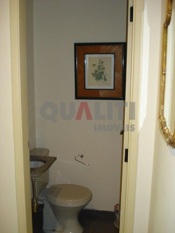 Apartamento com 3 dormitórios e 1 suíte para venda e locação no Campo Belo.